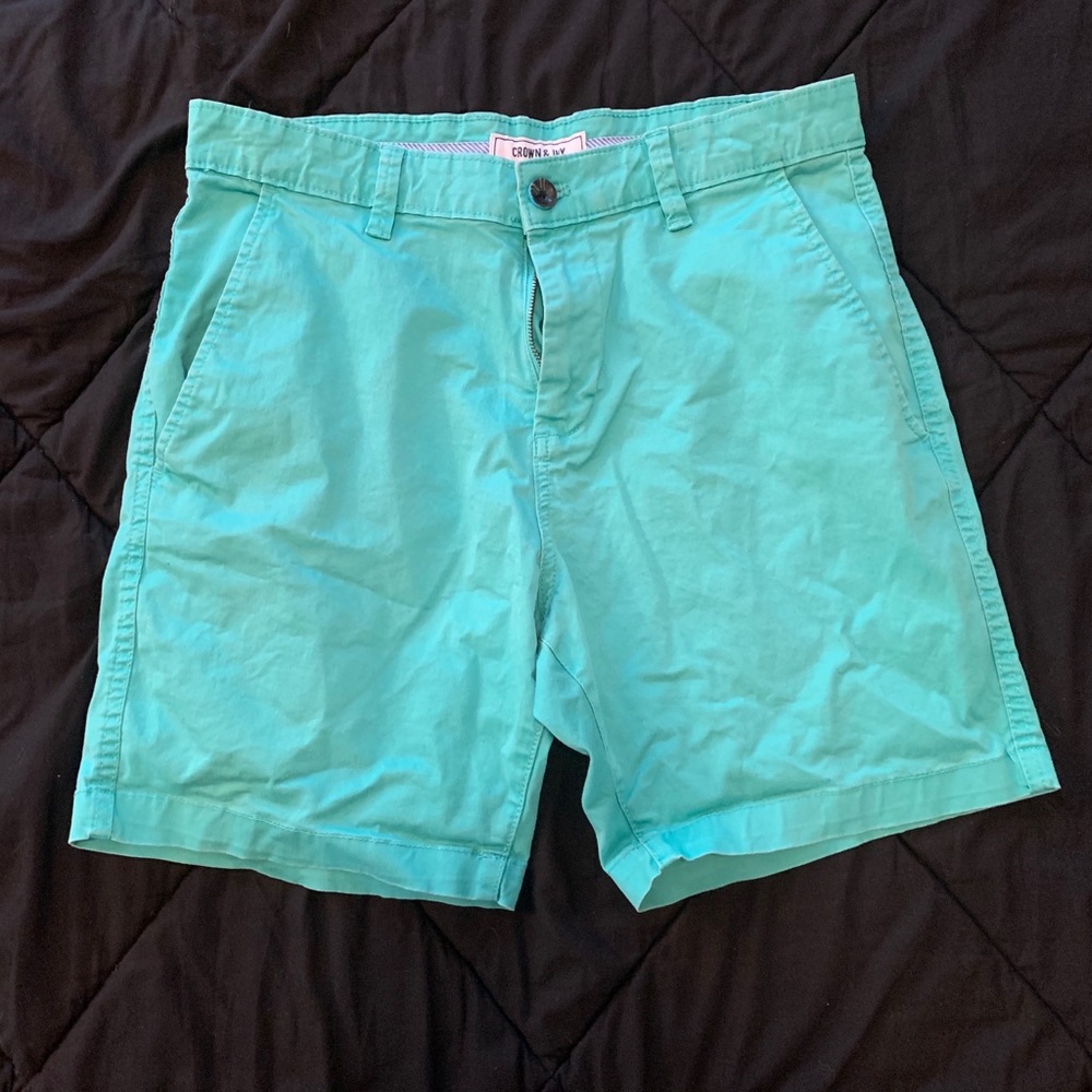 Men’s crown and ivy shorts
